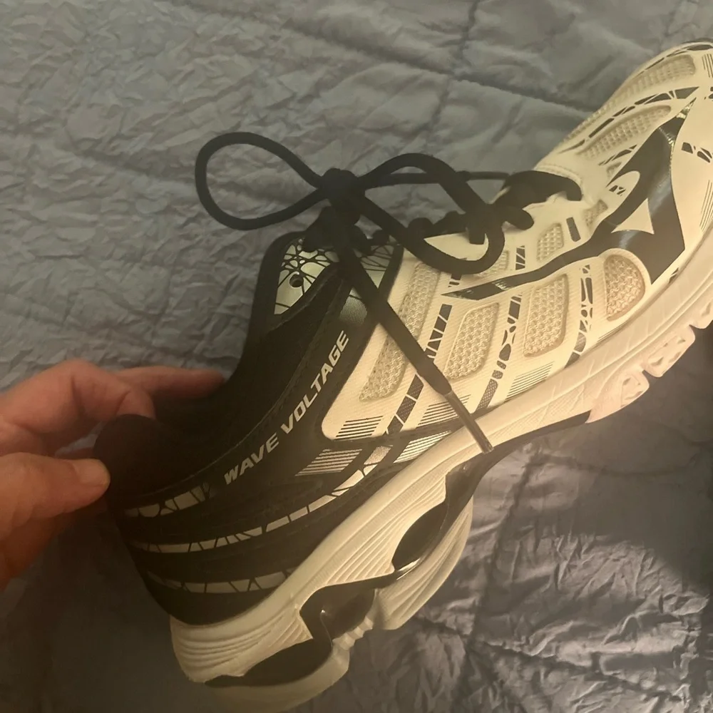Mizuno Wave Voltage Volleyball shoes Women’s 9.5